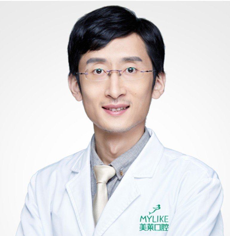 医生:李悦